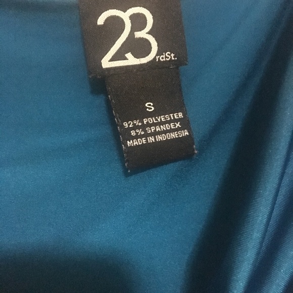 23rd St. teal sleeveless top with a scoop neck. - Picture 4 of 4